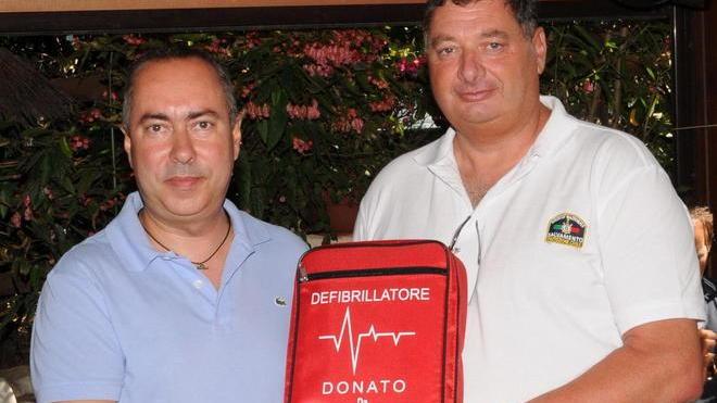 Un defibrillatore in più sulle spiagge