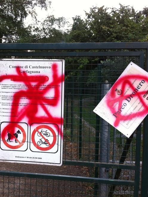 Vandali in azione al parco 