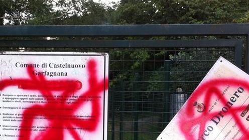 Vandali in azione al parco