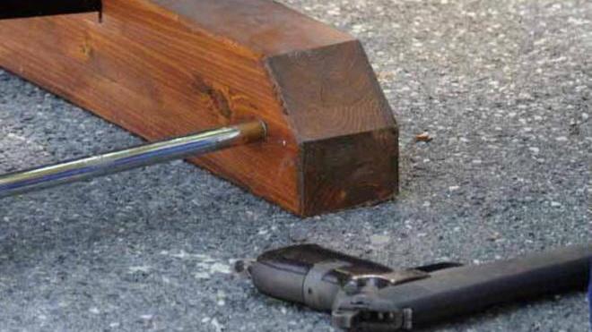 La pistola arriva dal mercato nero campano