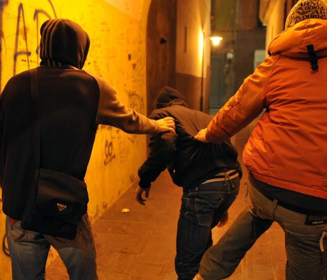 Quartiere sotto scacco dei bulli, è polemica 
