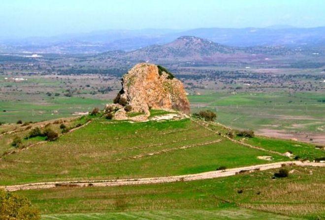 Giave, territorio di vulcani Pedra Mendalza e Monte Annaru 