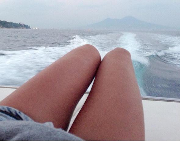Fra moda e marketing il mondo di Twitter ha scoperto le gambe 