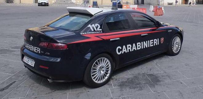 Si cosparge di benzina e si dà alle fiamme Villa Basilica sconvolta 