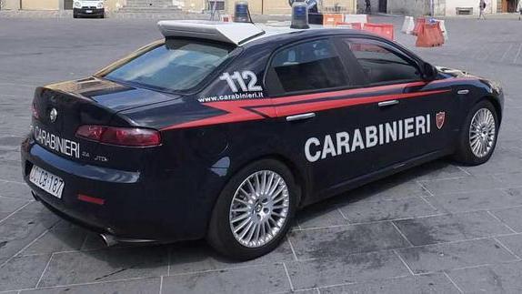 Si cosparge di benzina e si dà alle fiamme Villa Basilica sconvolta