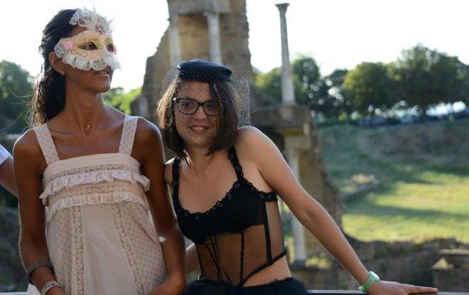Spacchi e lingerie duecento “baccanti” per il Teatro Romano 