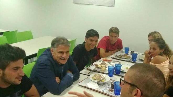 Il rettore a cena con 120 studenti liceali