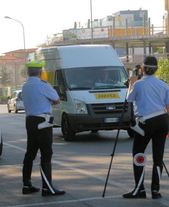 Controlli dei vigili urbani con l’autovelox mobile