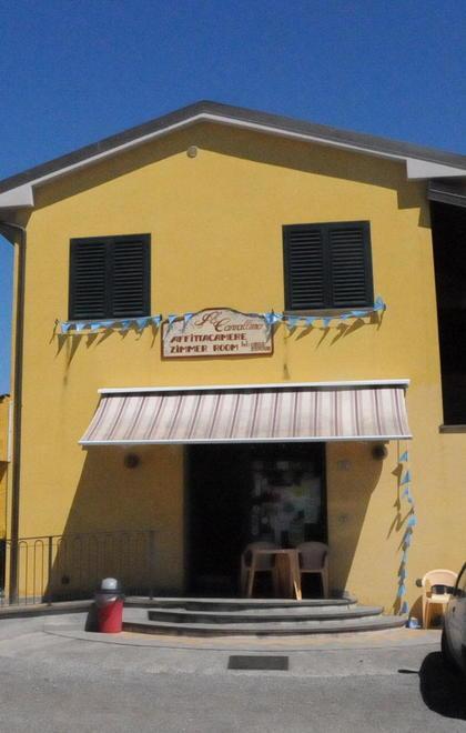 Svaligiato bar a Porcari, via soldi e sigarette 