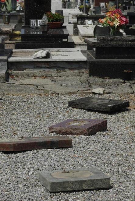 Dopo il raid illuminazione più potente al cimitero 