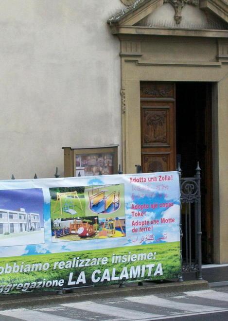 Palloncini e solidarietà per costruire il nuovo oratorio