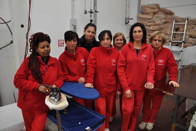 Di nuovo al lavoro le dipendenti della lavanderia Dussmann 