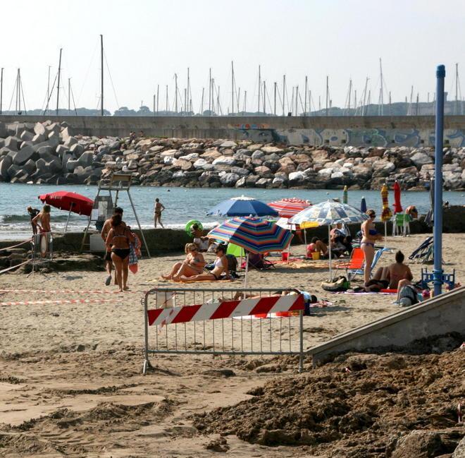 Liquami, Asa accusa il Comune: «Colpa dei loro tubi» 