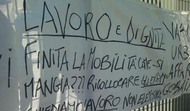 Ex Crm: «Vogliamo lavoro e dignità»