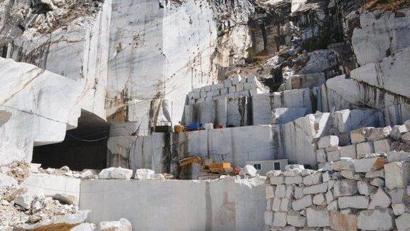 Cave, adesso il Comune alza il tiro