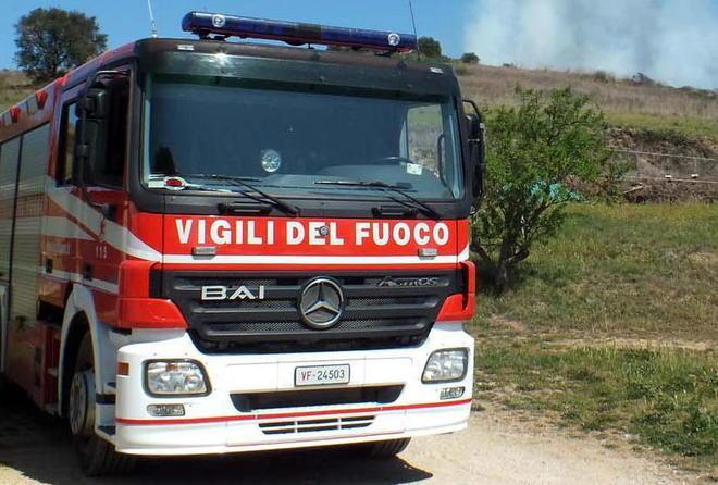 Distrutto dal fuoco allevamento di api