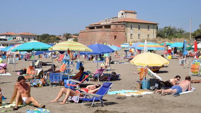Gommoni, bici e bikini smarriti in spiaggia