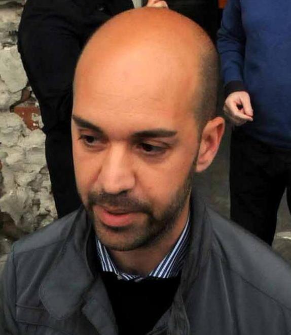 Il sindaco scende in piazza e sui social network