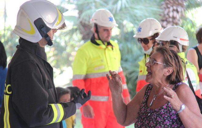 Intrappolati in casa tra fumo e fiamme 