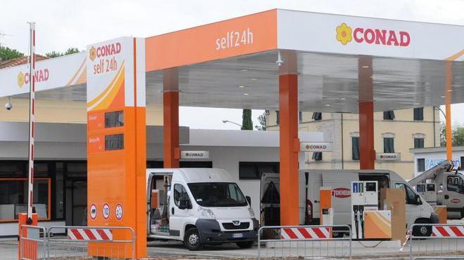 Da stamani benzina low cost al Conad