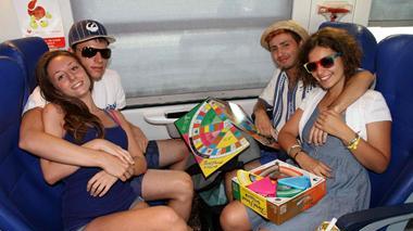 Tutti al mare, le foto dei pratesi sul treno per Viareggio