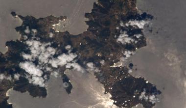 Dallo spazio l’Isola d’Elba colta nel riflesso del sole 