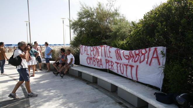 Pontile recintato: manifestazione a Forte dei Marmi