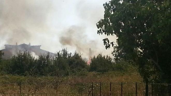 Fiamme a Ribolla, minacciate le abitazioni