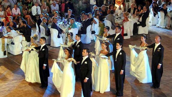 «Noi debuttanti non siano donne oggetto»