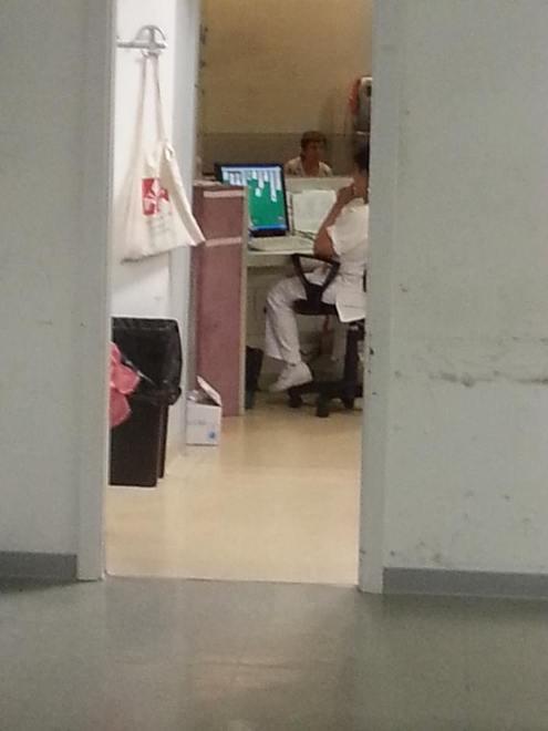 Un lettore accusa l’operatrice del pronto soccorso: “Giocava a solitario” 