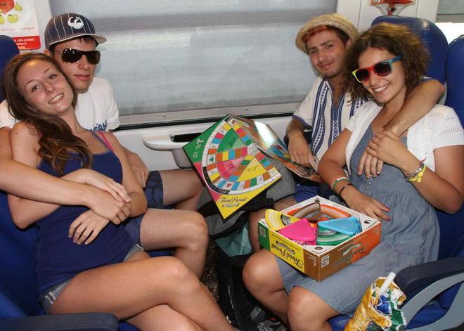A bordo del treno di quelli del mare mordi e fuggi 