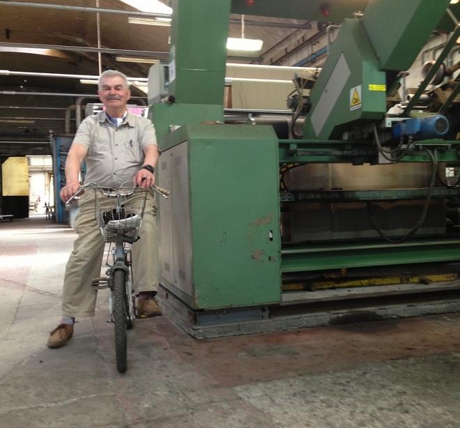 Gramigni parcheggia l’inseparabile bici e chiude la sua Fidias 