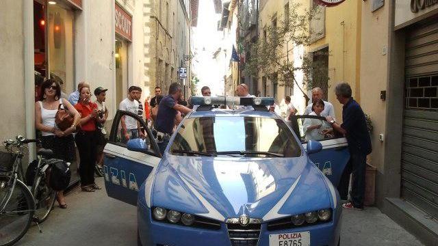 Armata di coltello tenta la rapina in un’oreficeria