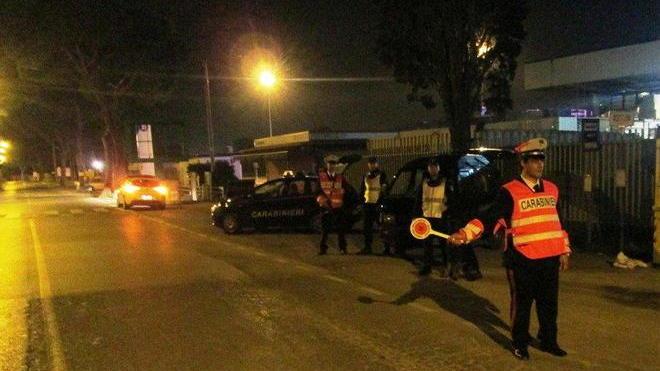 Ubriaco alla guida investe scooterista e fugge, arrestato