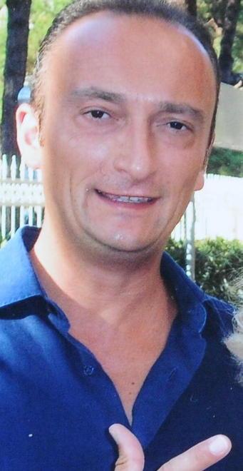 Insegnante cade in un burrone e muore 