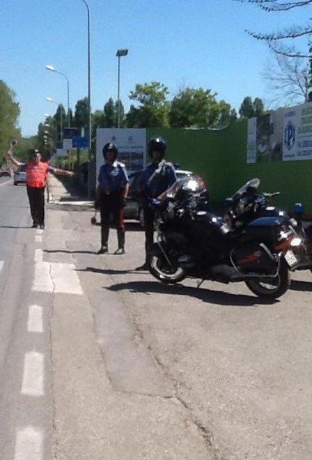 Abusivi messi in fuga dai militari 