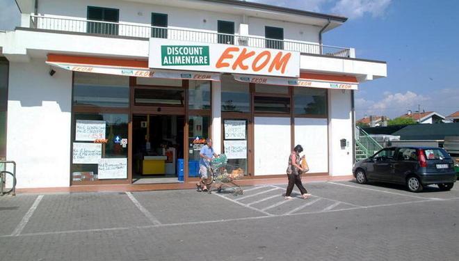 Telecamere per spiare i lavoratori supermercato condannato 