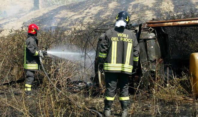 Rogo in un agriturismo, capanno distrutto