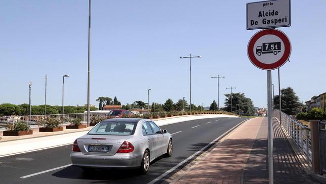 Ponte nuovo come quello vecchio il transito vietato ai mezzi pesanti 