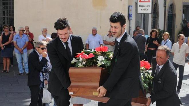 Gremita la chiesa di S. Frediano per l’addio ad Aurelio Russo