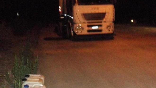 Assalto a un distributore di Empoli, messi in fuga dalla polizia