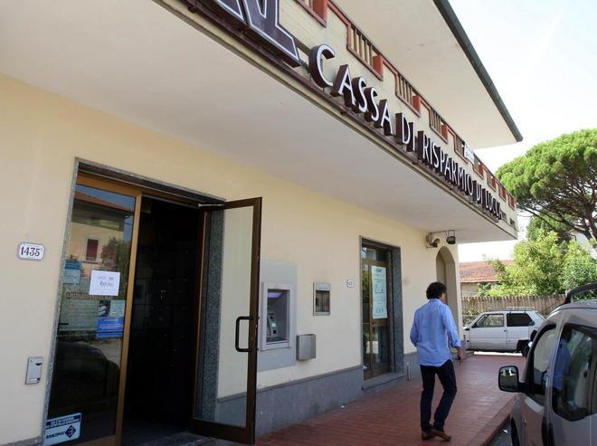 Rapinano senz’armi la Cassa di Lucca 