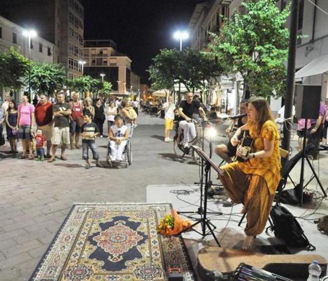 Negozi in vetrina, serate di show 