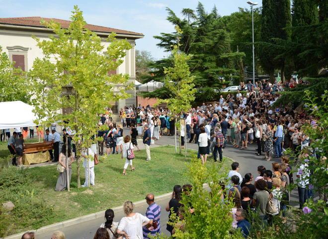 Il figlio: «Non giudico il tuo gesto, voglio ricordarti come eri» 