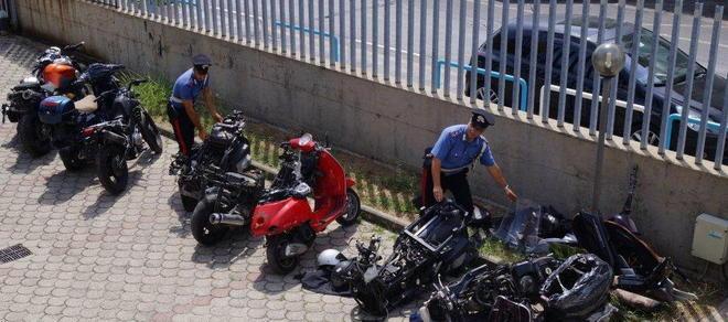 Bloccato un traffico di motorini e bici rubate 