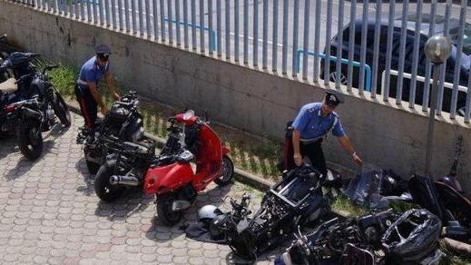 Bloccato un traffico di motorini e bici rubate