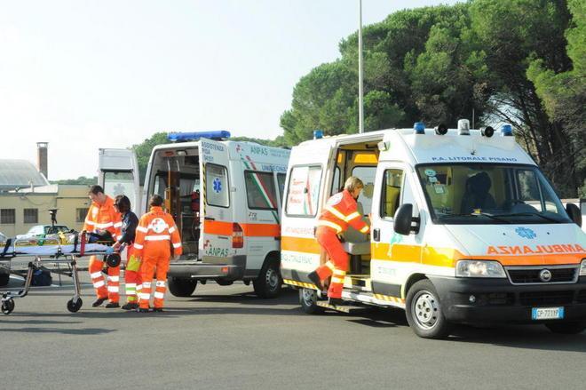 Operaio si ferisce a un piede dentro una fabbrica 