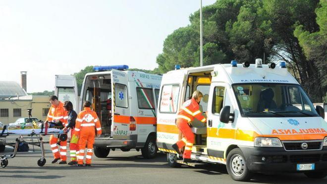Operaio si ferisce a un piede dentro una fabbrica