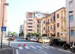 Lampione montato al contrario, la risposta del Comune 