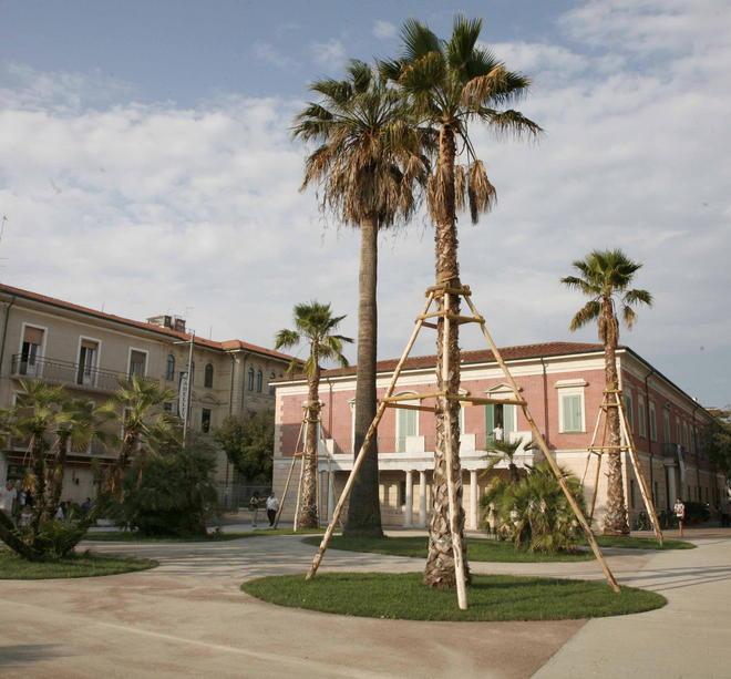 Oltre 100 firme per piazza Shelley 